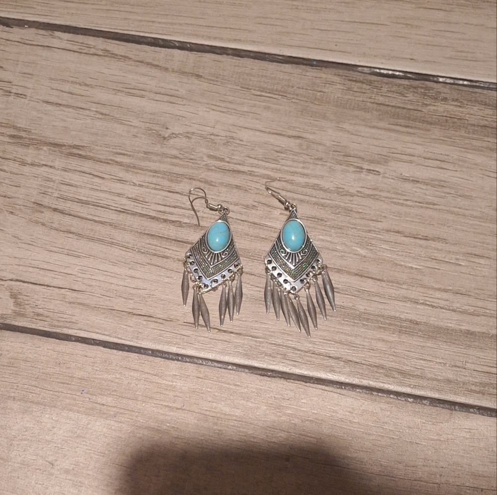🦔Turquoise and silver dangling earrings☃️